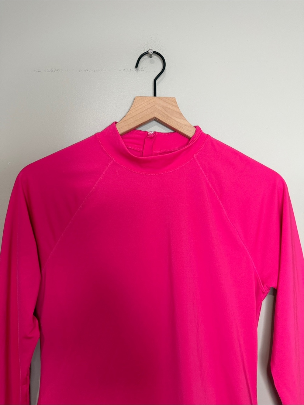 Athleta North Point Rashguard Hot Pink Medium - Picture 2 of 7